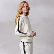 creme-black-stripe