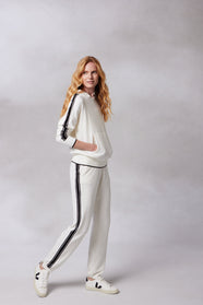 creme-black-stripe