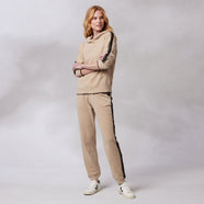 sand-black-stripe