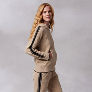 sand-black-stripe