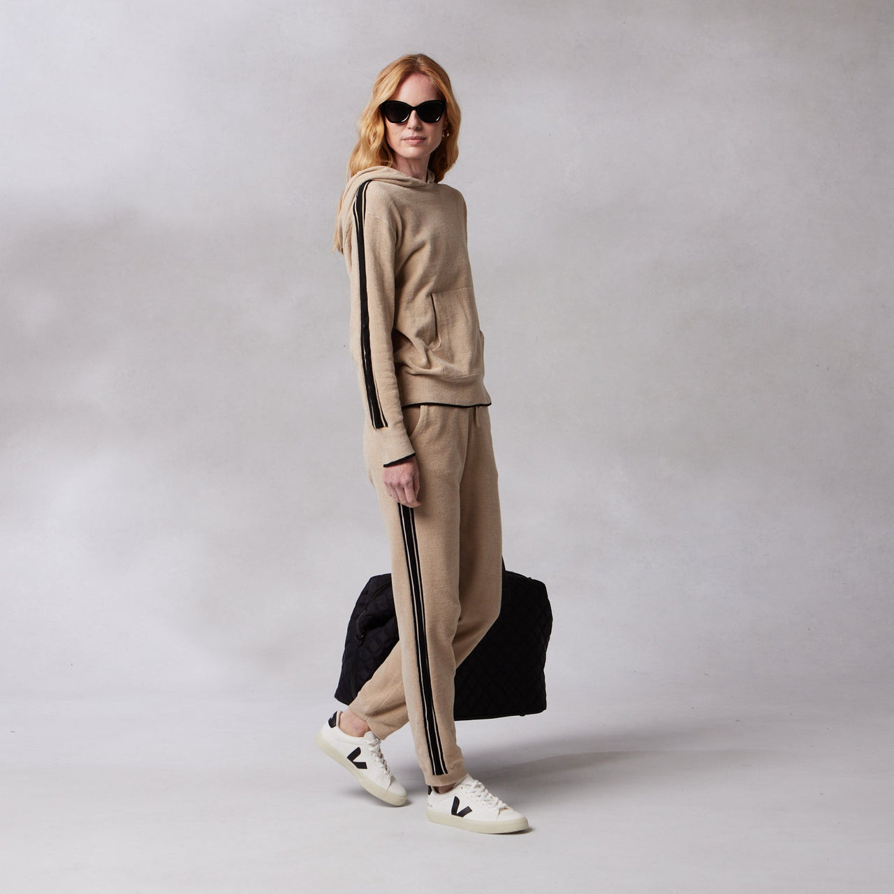 sand-black-stripe