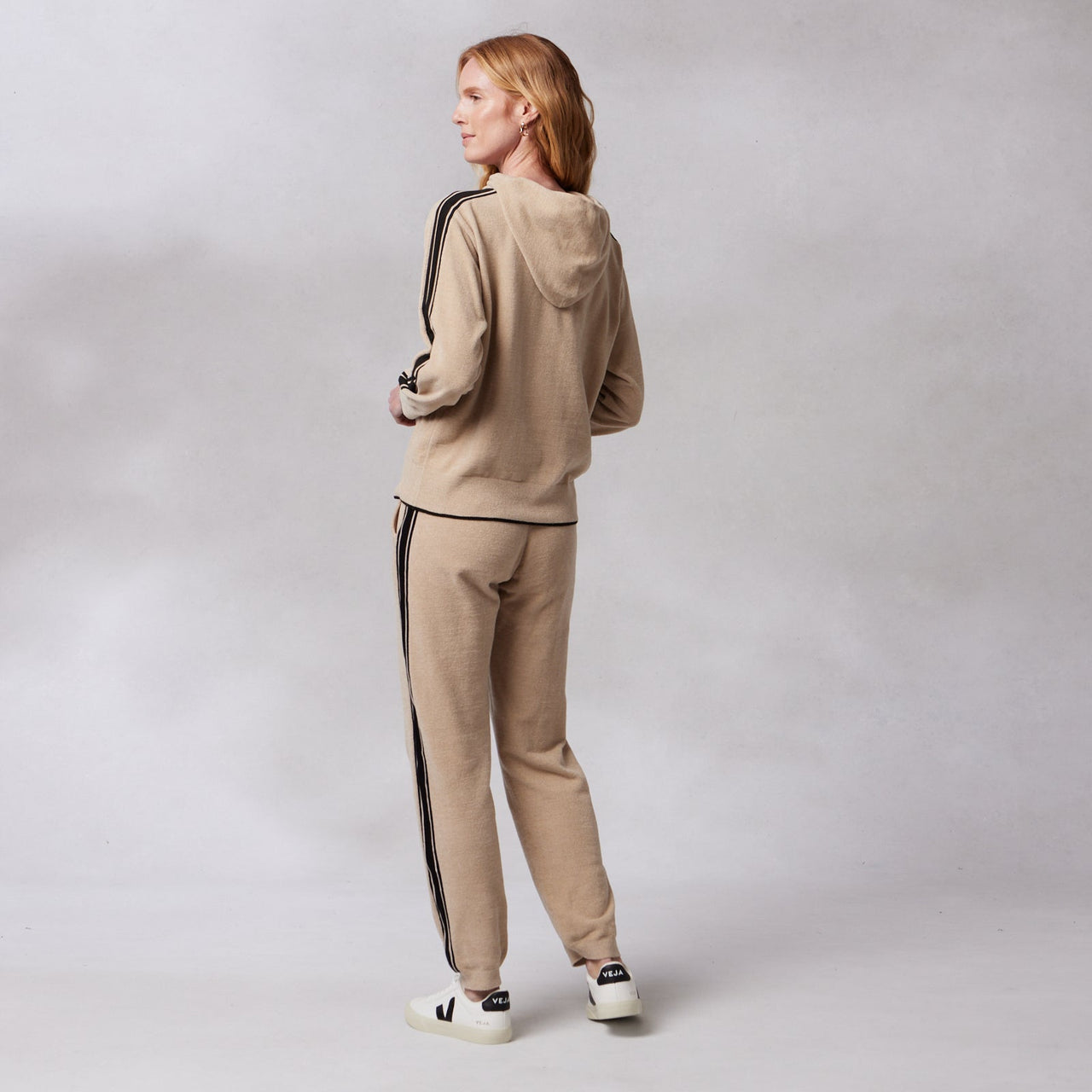 sand-black-stripe