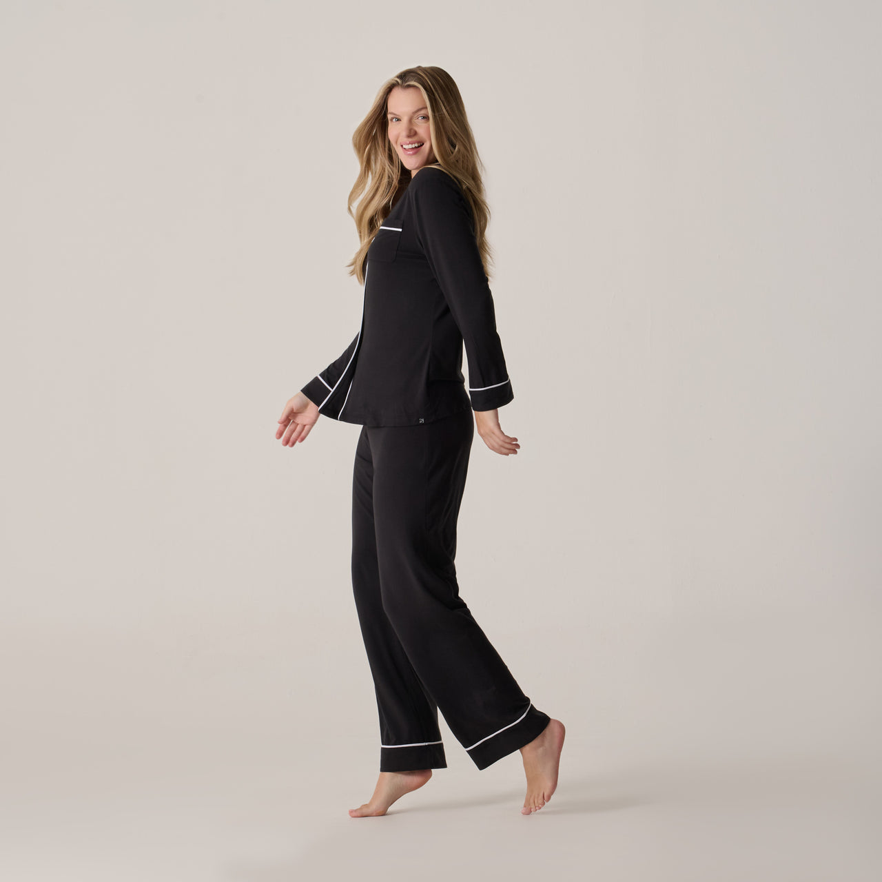 onyx-with-white-piping