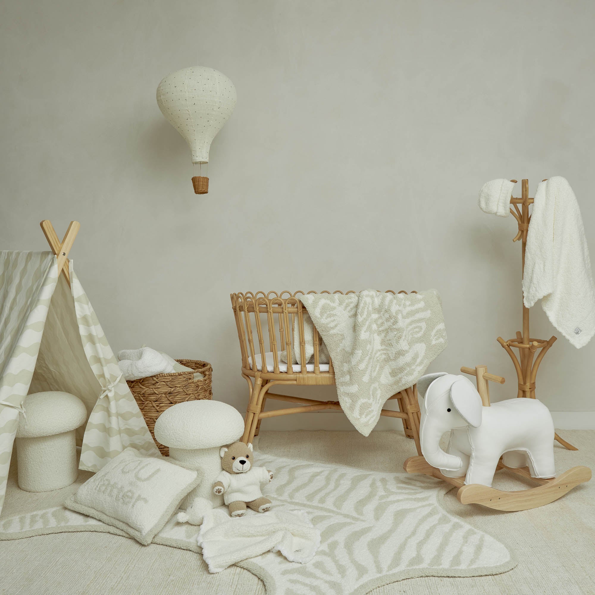 kashwereBLANKETSOLID ベージュ52*70~132x178cm Baby Blankets with Cap - Solid Color | Kashwere